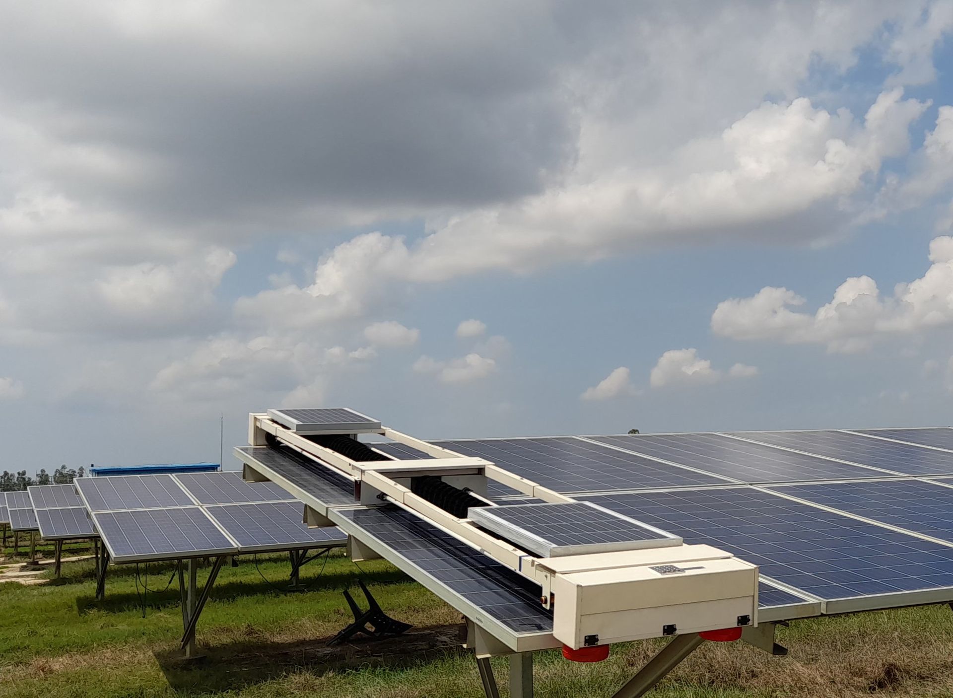 Skilancer Solar engineering team and site operations